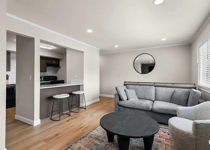 Newly Renovated Unit In Spfld #301 * Springfield