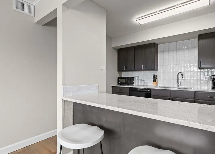 Newly Renovated Unit In Spfld #301 Springfield