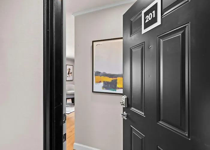 Newly Renovated Unit In Spfld #301 *